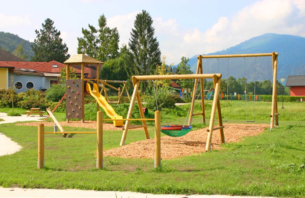 Kinderspielplatz am Haus Familienurlaub Kinderspielplatz Ferienwohnung